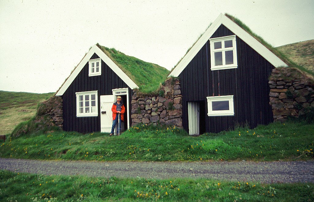 iceland2000 farmhouse